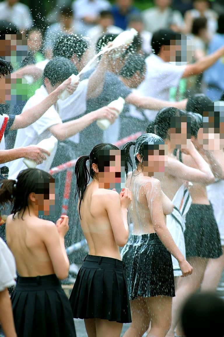 全身びしょ濡れ!牛乳が飛び交う真夏のミルクフェス!! 画像1
