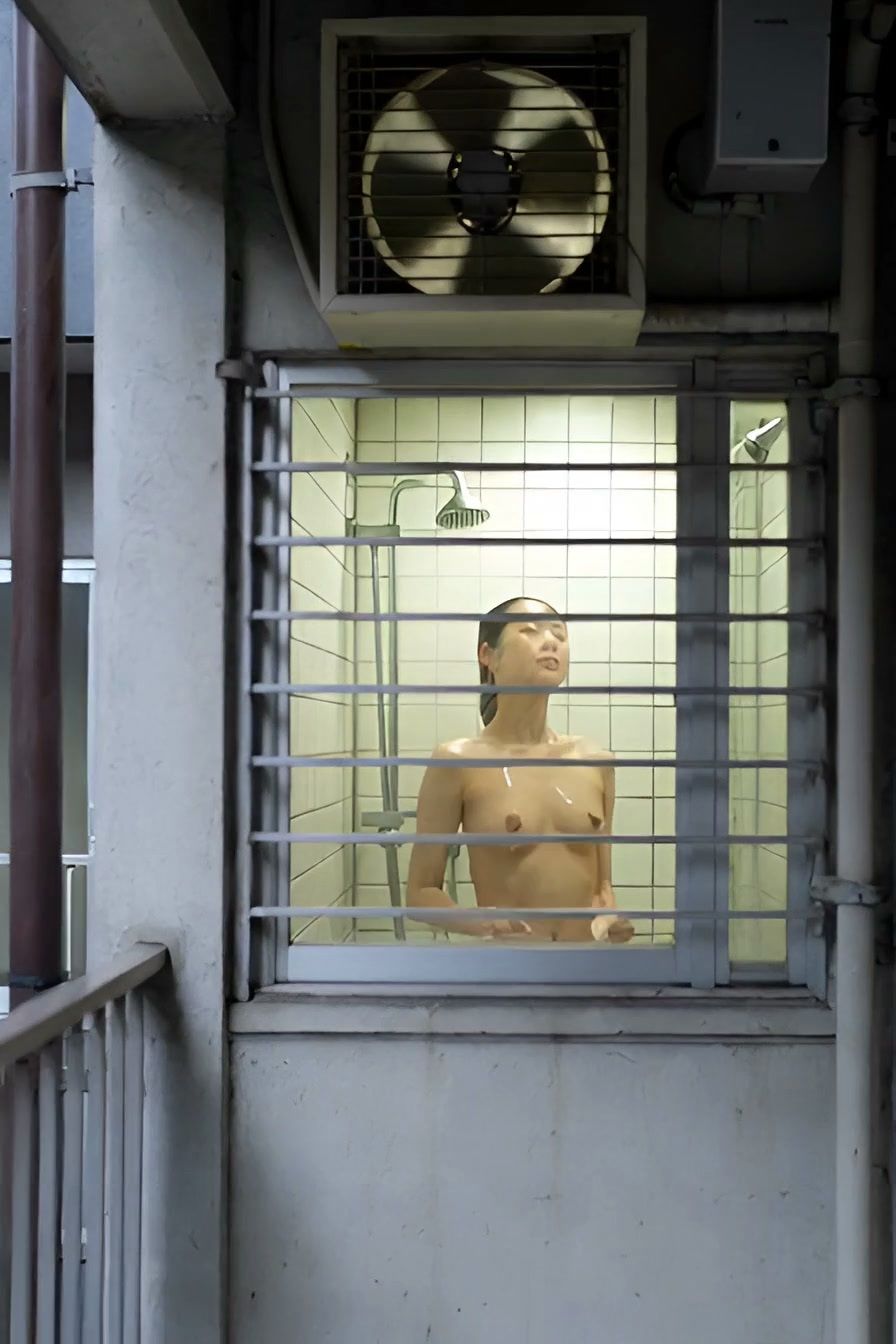 風呂場をそっと覗く