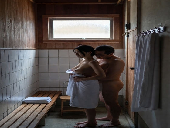 混浴温泉の人妻 分岐 脱衣所編 画像1