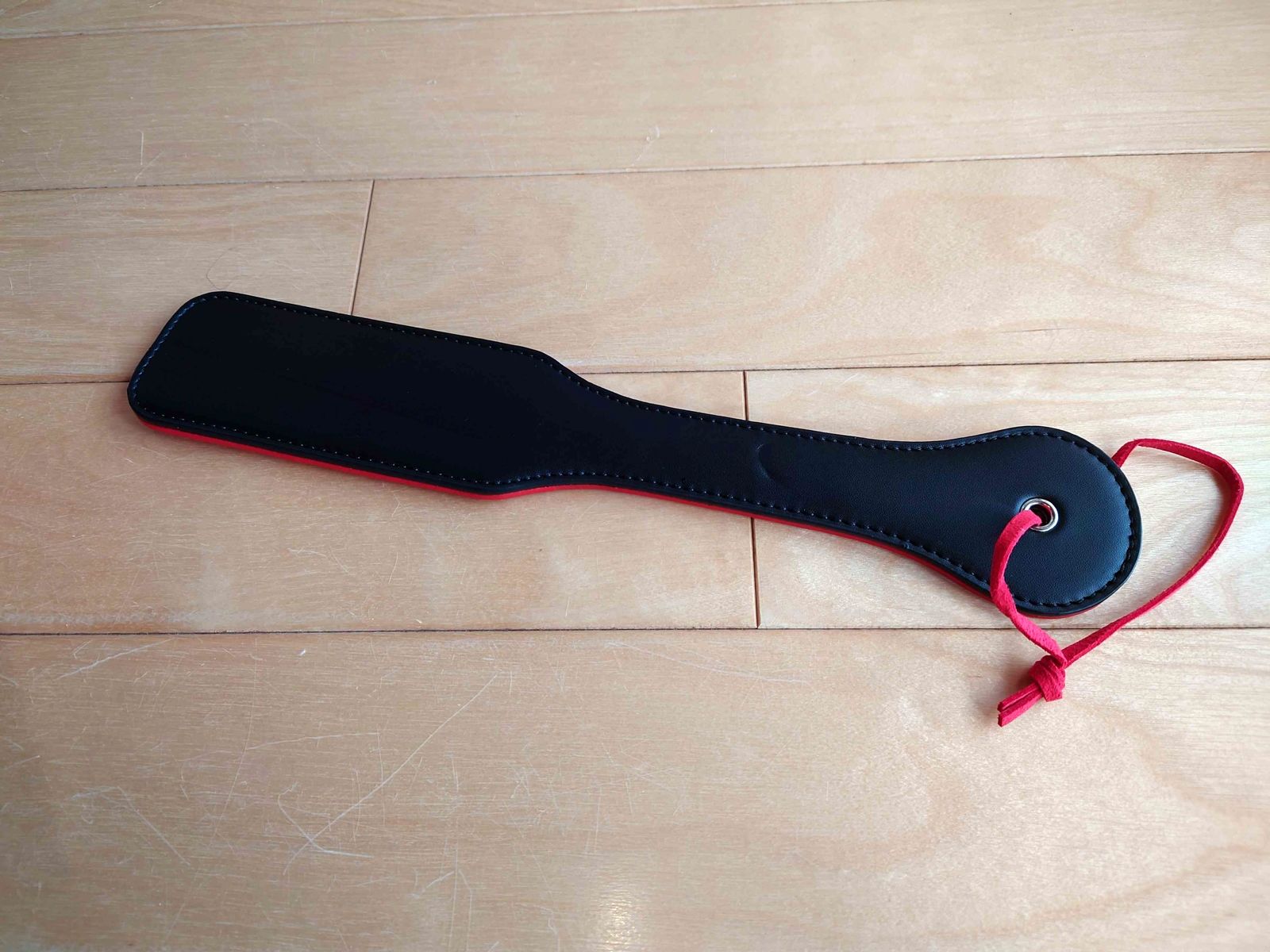 サンプル画像2:乳首開発調教（3）〜鈴付きニップルクリップをつけ四つん這いにさせスパンキングパドルでお仕置きー〜開発済みの乳首で絶頂する変態女（レナの調教記録〜006）(M女レナの調教記録) [d_609436]